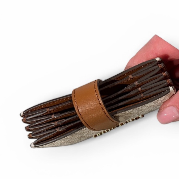 Michael Kors Jet Set Travel Accordion Card Holder - Picture 5 of 7